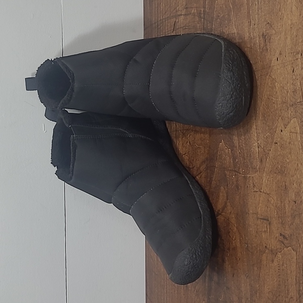 EUC Keen Howser Mid Quilted Black Puffer Bootie Snow Shoe Women's sz 8.5
